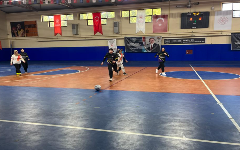 Çal okul sporları futsal ilçe birinciliği genç kızlar ve genç erkekler müsabakaları sona erdi.