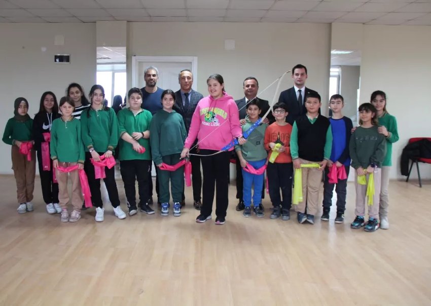 Çal'da ATA Sporu Okçuluk Kursu Başladı: Ok Atmanın Keyifli Yolu!