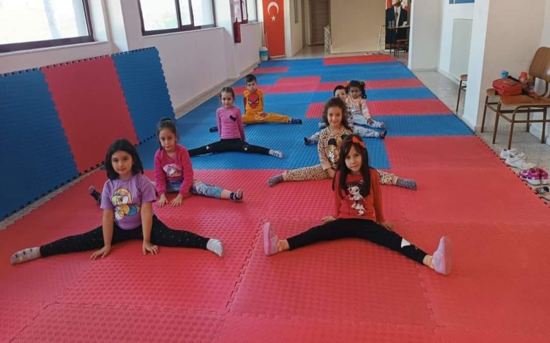 Çal'da Ara Tatilde 'Öğrenciler Sporla Tanışıyor' Etkinliği Devam Ediyor