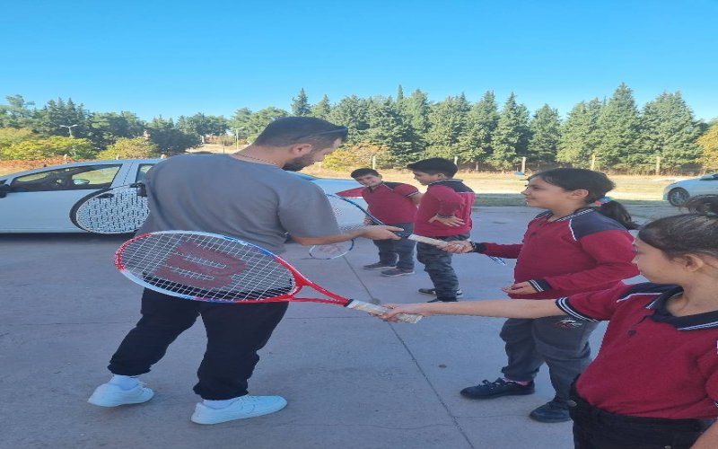 Gazi İlkokulu'nda 4. Sınıf Öğrencilerine Spor Dalı Eğitimi