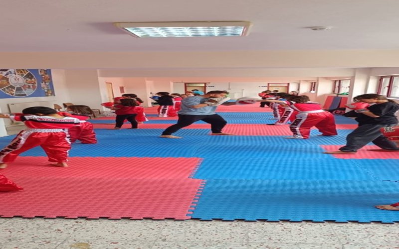 GSB Spor Okulları'ndan Enerji Dolu Kickboks Kursları Çal İlçe Spor Salonunda