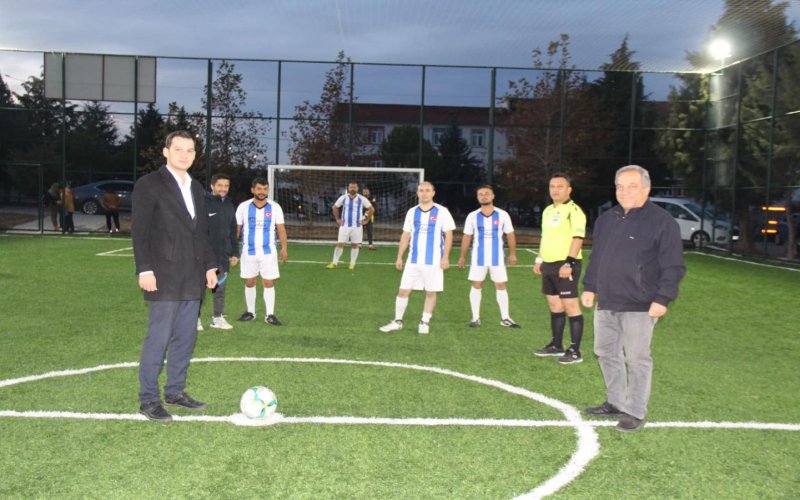 Çal'da Kurumlar Arası Halı Saha Futbol Turnuvası Heyecanla Başladı