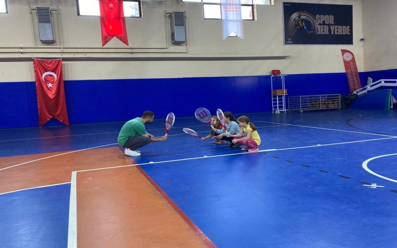 Çal İlçesi Gençlik ve Spor Bakanlığı Spor Okulları'nda Tenis Dersleri Başladı